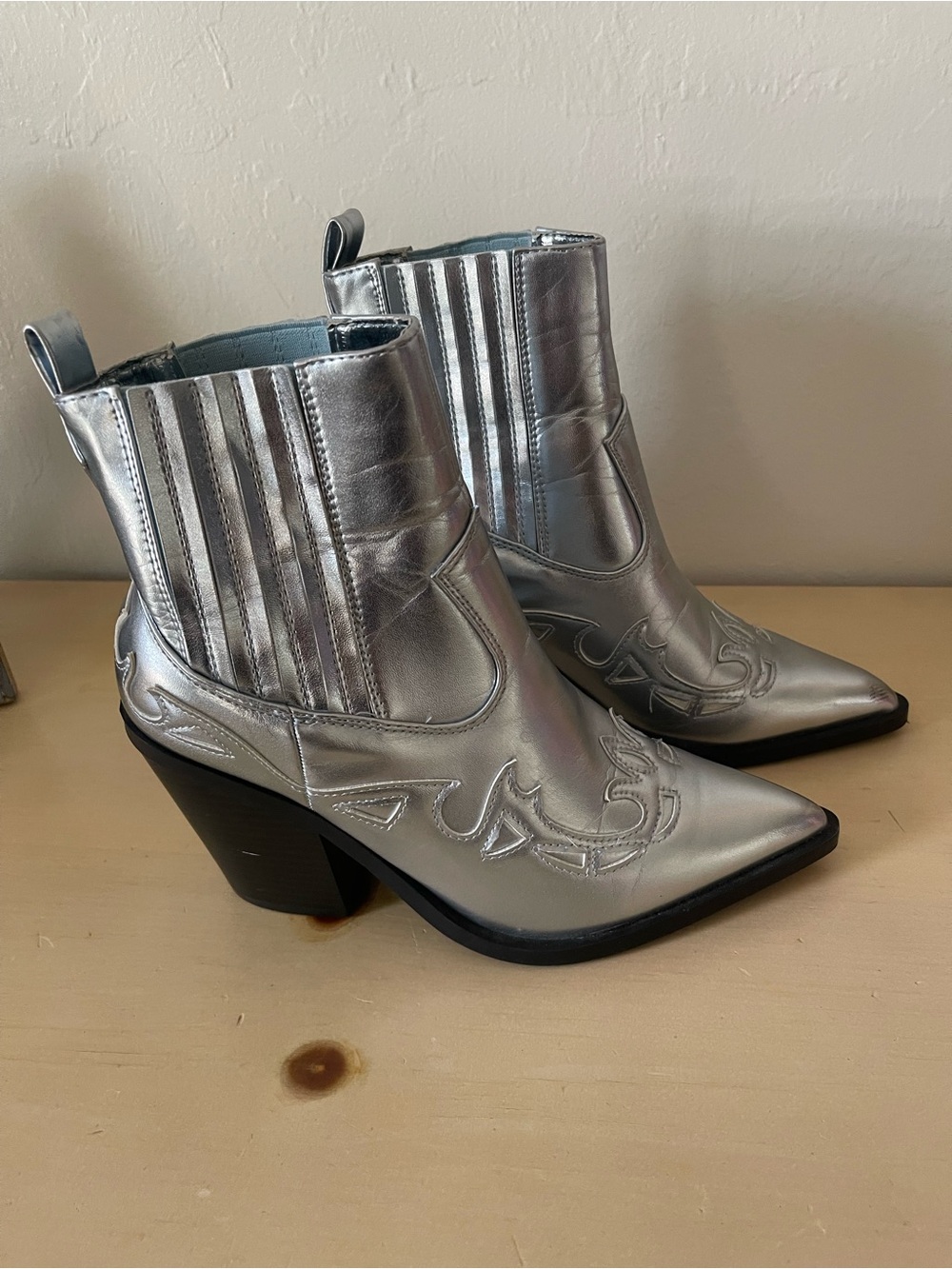 Shoe Dazzle Silver Metallic Western Ankle Booties cowboy boots 7